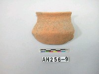 藏品(紅色粗砂陶口緣殘件)的圖片